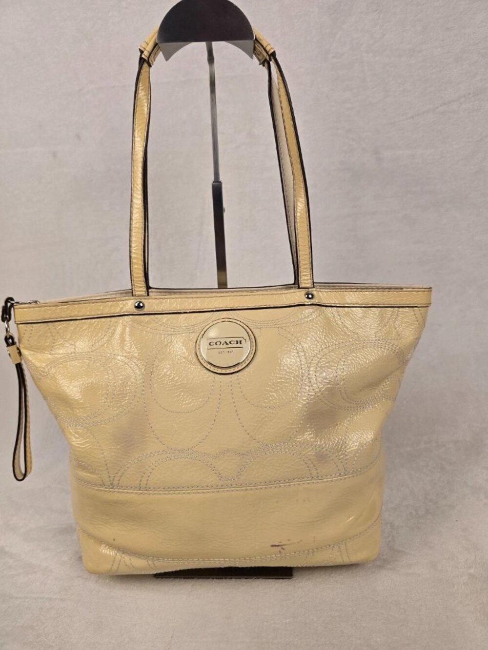 Vintage Y2K Coach Cream Yellow Signature Embossed Patent Leather Tote Shoulder B